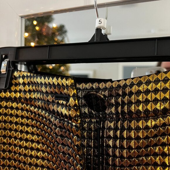 NWT Boutique MOSCHINO Gold and Black Shorts Size USA 6 - Picture 5 of 6